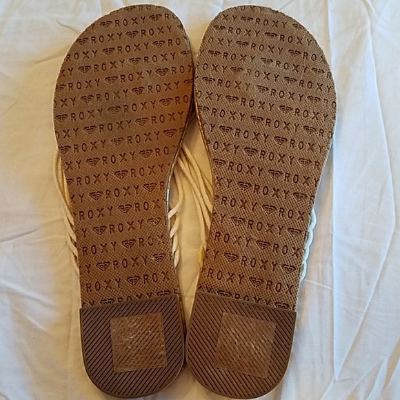 NWOT Roxy Flip Flops - Picture 3 of 3